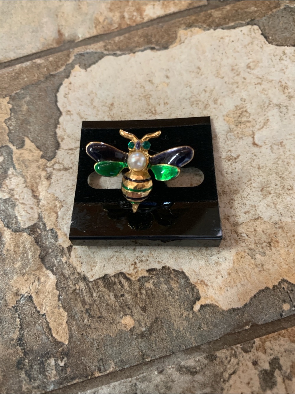 BEE PIN